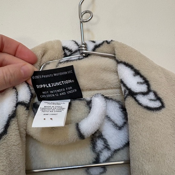 NWOT Urban Outfitters Peanuts Snoopy Pattern Robe One Size - Picture 6 of 15